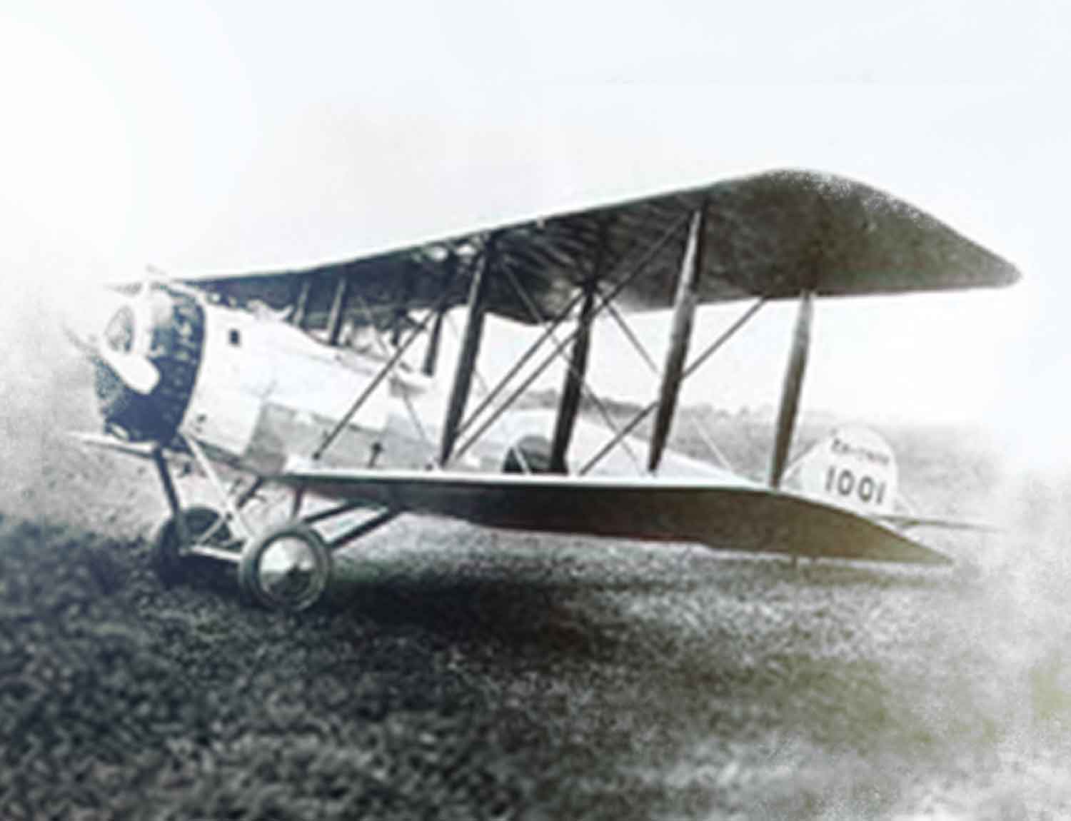 primer avión japonés de tela y madera